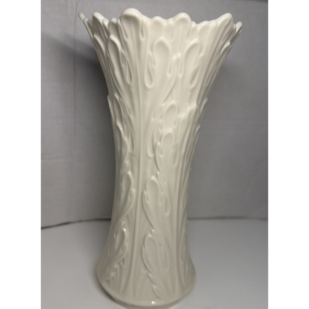 Vintage Lenox Woodland Acanthus Leaf Embossed Vase 8.5" Ivory USA Scalloped Rim